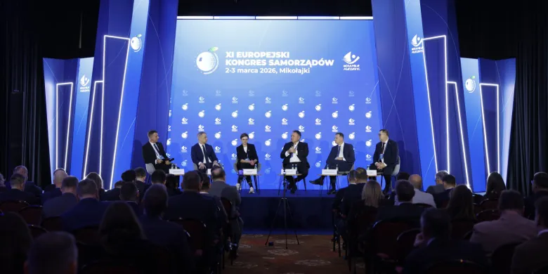 Sesja plenarna „Samorząd w czasach niepewności. Lokalne odpowiedzi na globalne wyzwania”