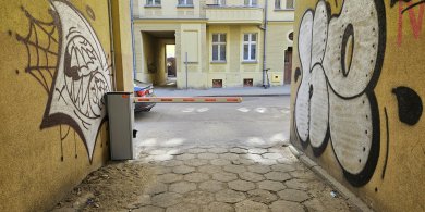 Artykuł: Brakuje parkingów, przybywa szlabanów. Mieszkańcy Olsztyna walczą o miejsca parkingowe