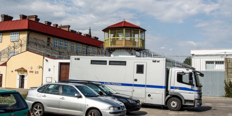 Szokujący raport, relacje o przemocy wobec więźniów w ZK w Barczewie i... umorzenie postępowania
