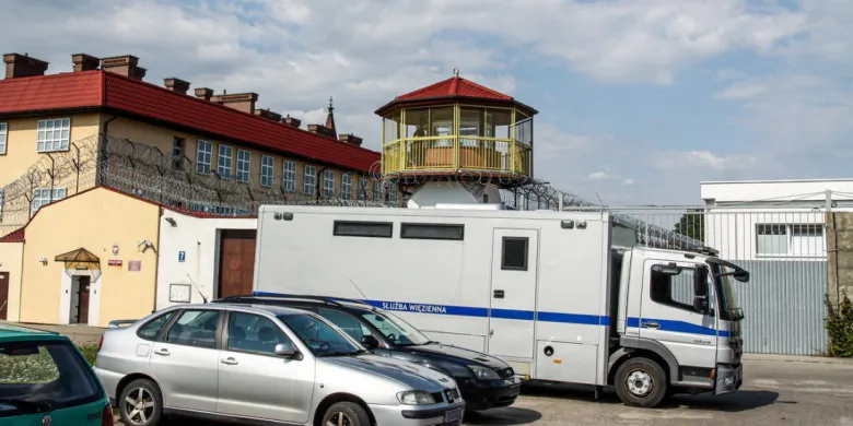 Szokujący raport, relacje o przemocy wobec więźniów w ZK w Barczewie i... umorzenie postępowania