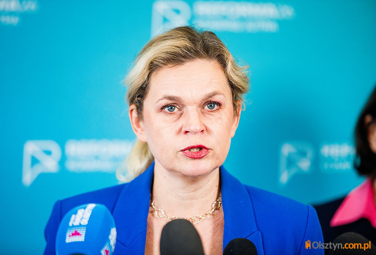 Szefowa MEN, Barbara Nowacka zapowiada w Olsztynie zakaz używania telefonów w szkołach już od września!