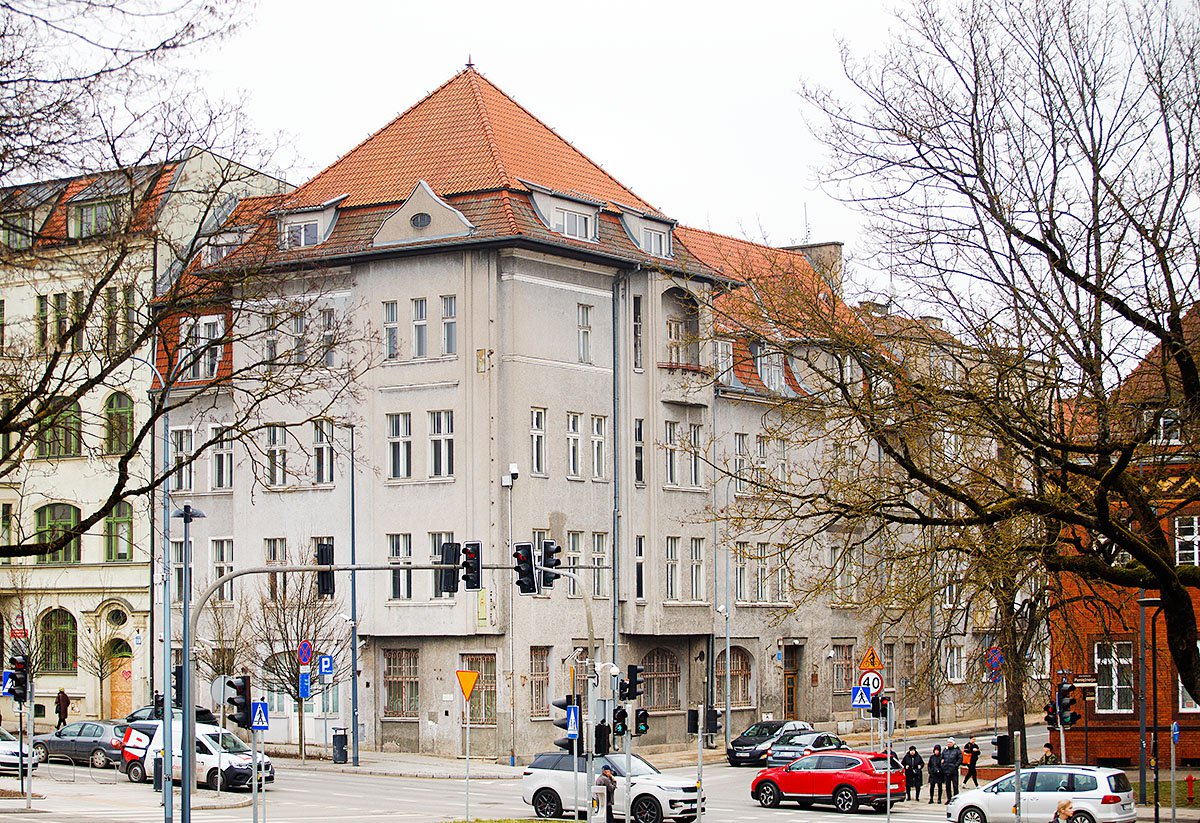 Kamienice w sercu Olsztyna na sprzedaż. Kiedyś królowali tu pocztowcy [ZDJĘCIA]