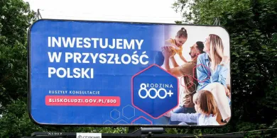 Polska wypłaca obcokrajowcom coraz mniej pieniędzy z programu 800 plus [DANE Z ZUS]