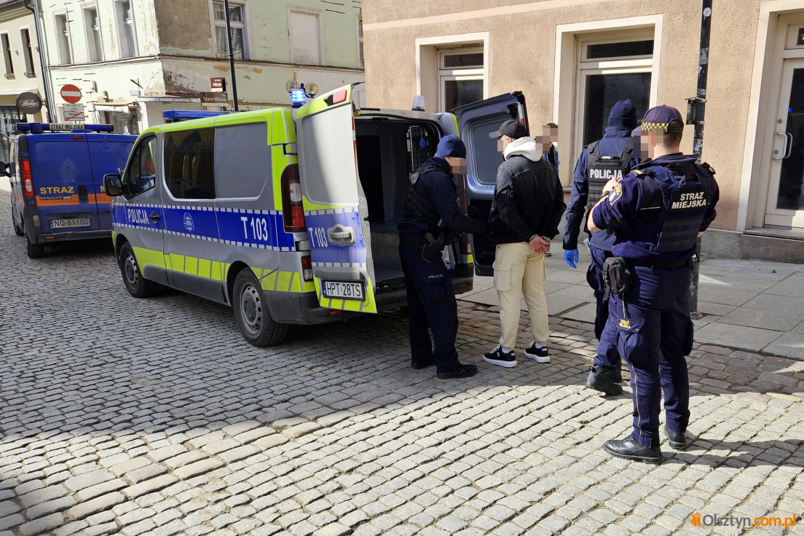 Wyszedł ze znajomymi na olsztyńską starówkę. Wróci do domu za rok [ZDJĘCIA]