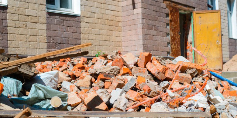 Jak w województwie warmińsko-mazurskim zlecić odbiór odpadów budowlanych?