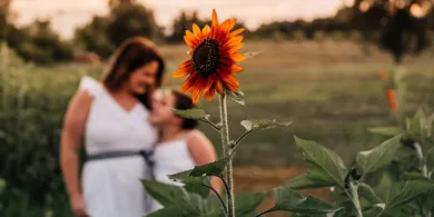 Sukienki dla mamy i córki – przewodnik po modzie w stylu mini-me