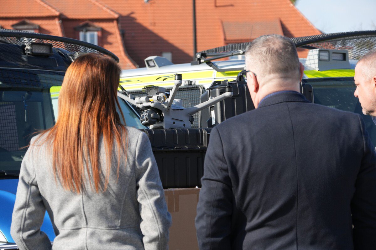 Drony za ponad 200 tys. zł trafiły do policjantów z Warmii i Mazur. Pomogą w szukaniu zaginionych