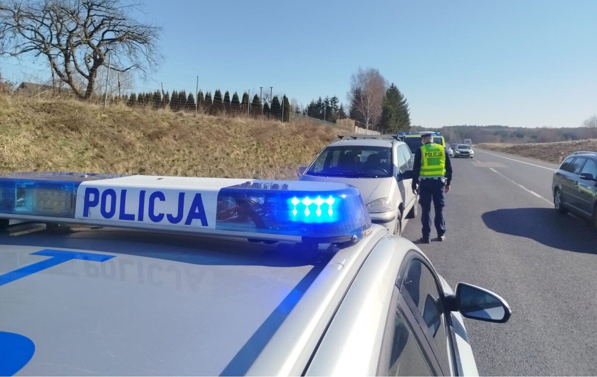 Barczewo. Policja szykowała blokady na "szesnastce". Pościg za 37-latkiem skończył się wcześniej