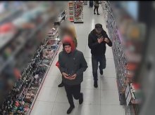 Olsztyn. Dzielili się zapaszkami jak gołąbeczki. Na komendzie też będą tak uroczy? [WIDEO]