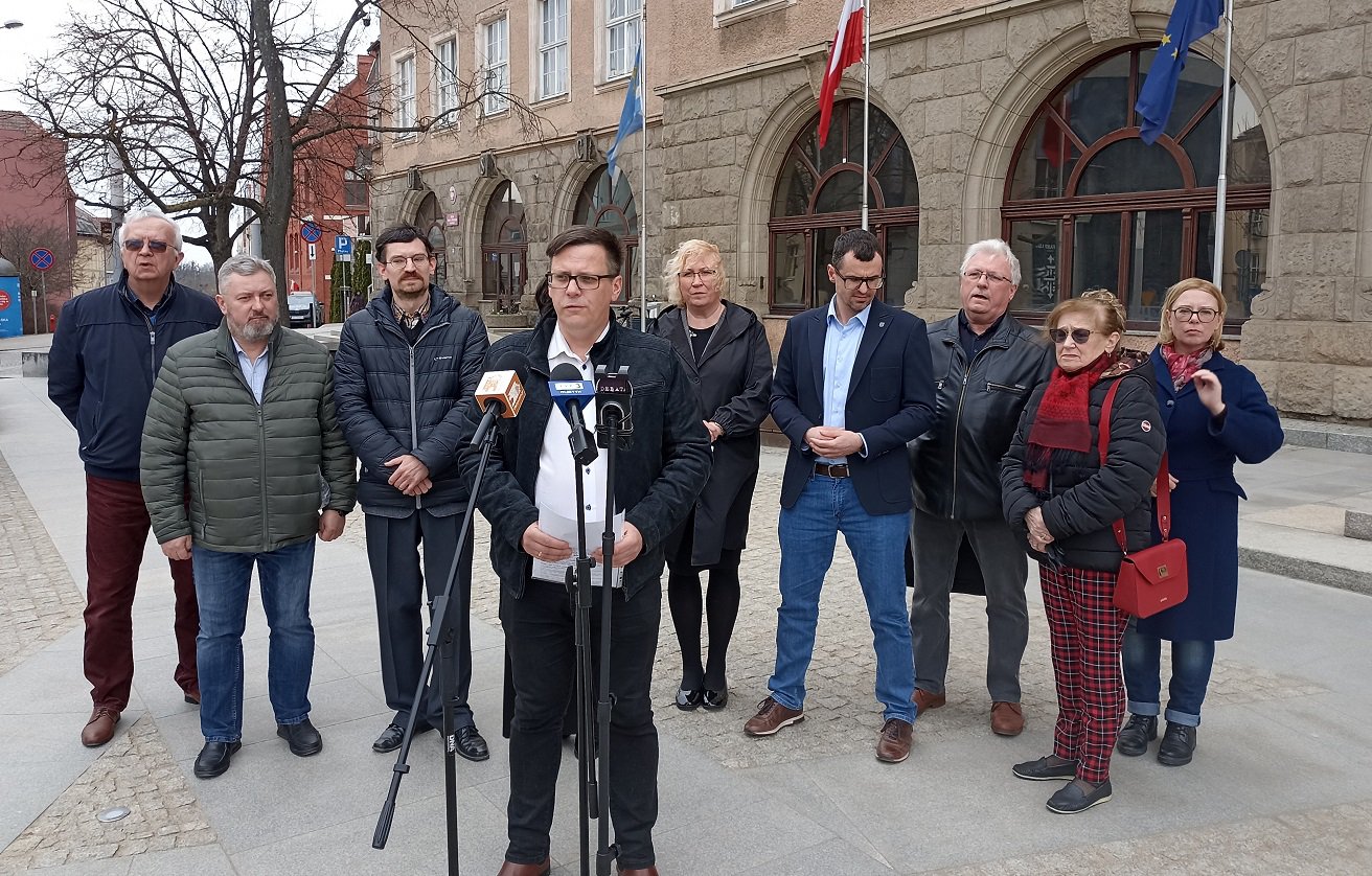 2 mln zł utraconej dotacji i "afera premiowa" na 400 tys. zł. Czy prezydent Olsztyna zostanie odwołany?