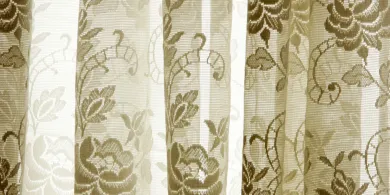 Czy firanki do salonu muszą być białe, czy warto zaszaleć z kolorem?