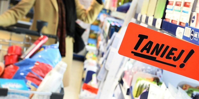 Polacy chcą tańszych zakupów przed świętami. Blisko 70 proc. oczekuje ostrzejszej wojny cenowej między sklepami