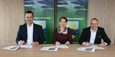 Artykuł: Czasem najlepsza nauka zaczyna się… od spakowania plecaka. Samorządy łączą siły dla edukacji – rusza projekt „Z plecakiem w ŚWIAT”