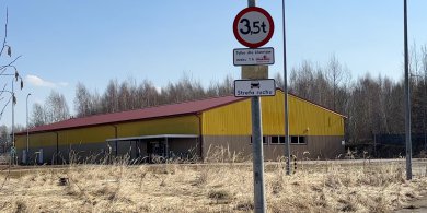 Artykuł: Mieszkańcy Królewca robili tu hurtowe zakupy. Dziś budynek stoi pusty. Biedronka przy granicy na sprzedaż za 2 mln zł