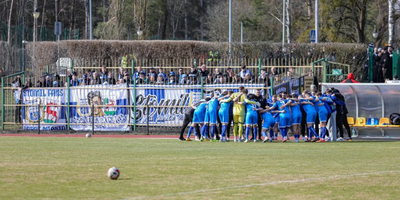 Stomil wysoko wygrał z czołowym zespołem IV ligi [ZDJĘCIA, BRAMKI WIDEO]