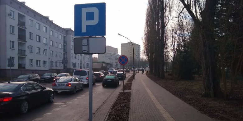 Olsztyn. Zakaz zatrzymywania się w strefie parkingowej. Drogowa zagadka na al. Sybiraków