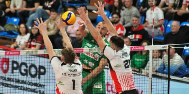 Artykuł: Siatkówka. Porażka na rozpoczęcie play-off