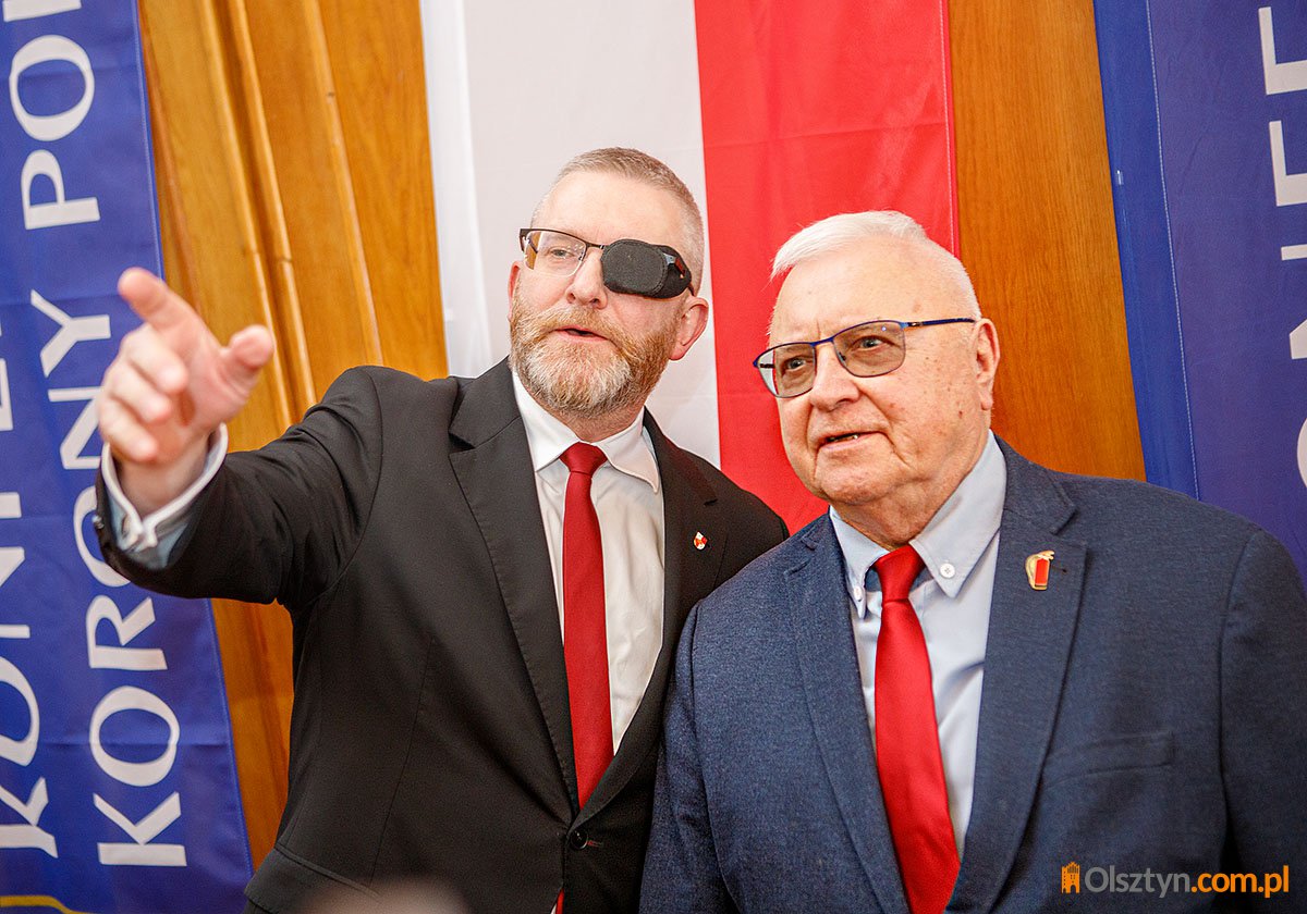 Olsztyn. Grzegorz Braun zapowiada "wzięcie władzy" i przywraca Stanisława Tymińskiego do polityki [ZDJĘCIA]