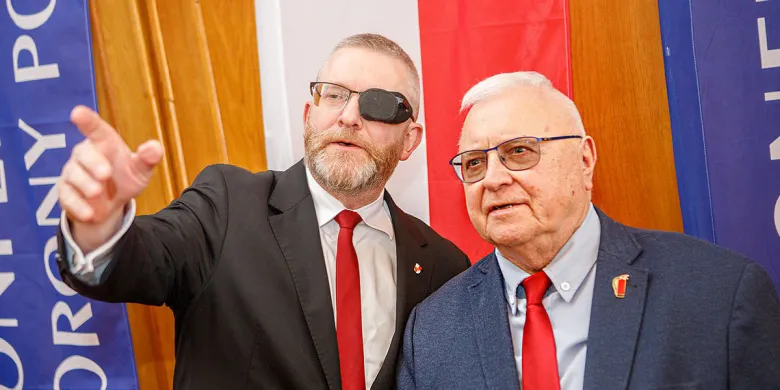 Olsztyn. Grzegorz Braun zapowiada "wzięcie władzy" i przywraca Stanisława Tymińskiego do polityki [ZDJĘCIA]