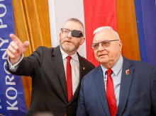 Olsztyn. Grzegorz Braun zapowiada "wzięcie władzy" i przywraca Stanisława Tymińskiego do polityki [ZDJĘCIA]