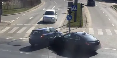 Olsztyn. Dzwon na os. Podgrodzie. 18-latek w Skodzie miał prawo jazdy od miesiąca [WIDEO]