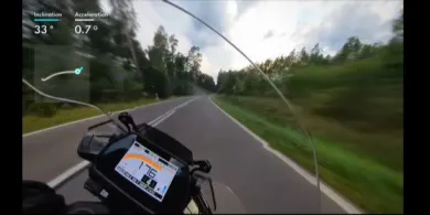 170 km/h na motocyklach i wyprzedzanie na ciągłej. Nagranie wypożyczalni z Barczewa budzi pytania o odpowiedzialność [WIDEO]