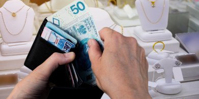 Artykuł: Co czwarty Polak rozważa zakup biżuterii na Wielkanoc. Wydatki mogą sięgnąć nawet 400 mln zł [BADANIE]