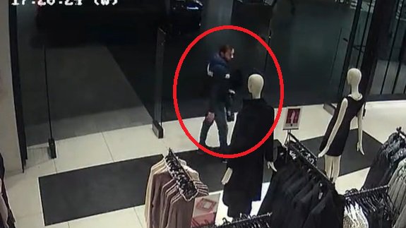 Olsztyn. Godzinę chodził po sklepie i ściągał klipsy. Wyniósł towar za 1300 zł [WIDEO]