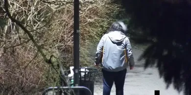 Dwa incydenty jednej nocy w Olsztynie: nóż na starówce i narkotyki w parku. Interweniowały służby