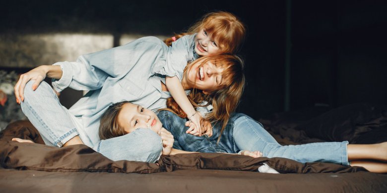 Szukasz mądrej rozrywki dla rodziny? Te audiobooki to prawdziwy hit dla osób w każdym wieku