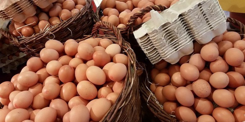 Wielkanoc. Coraz mniej promocji na jajka. Ceny w sklepach są mocno wyrównane