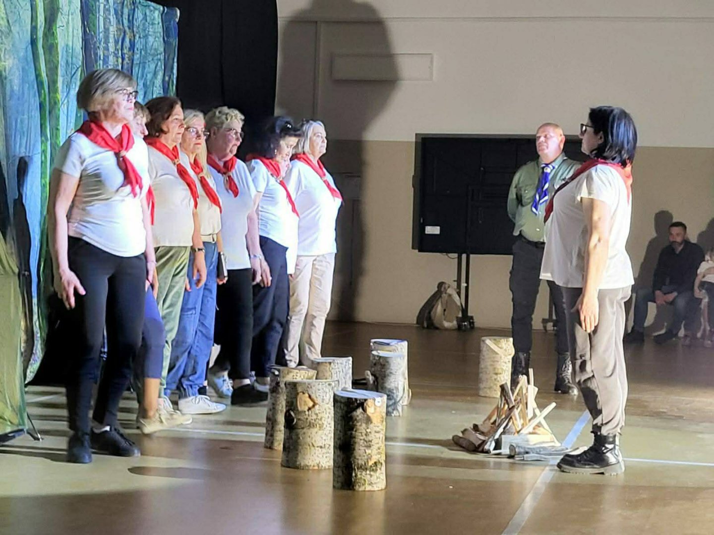 "Zemsta babci harcerki" podbiło Pieniężno – seniorki zachwyciły publiczność! [WIDEO]