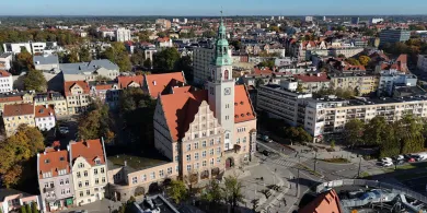 Plac Jana Pawła II: od „cmentarza ubogich” do centrum władzy