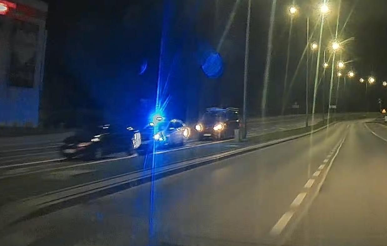 Olsztyn. Kierowca Mazdy „wyparował”. Wcześniej uderzył w motocykl