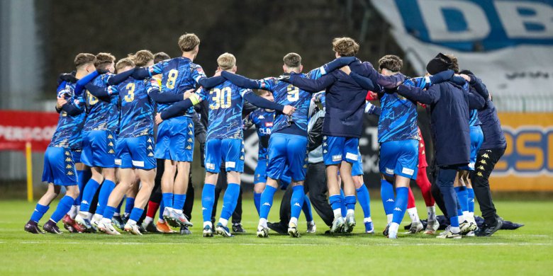 Stomil przegrał z III-ligowym średniakiem i pożegnał się z Wojewódzkim Pucharem Polski [ZDJĘCIA]