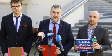 Polacy zostali zmuszeni do życia jak śmieciarze. Konfederacja krytycznie o systemie kaucyjnym