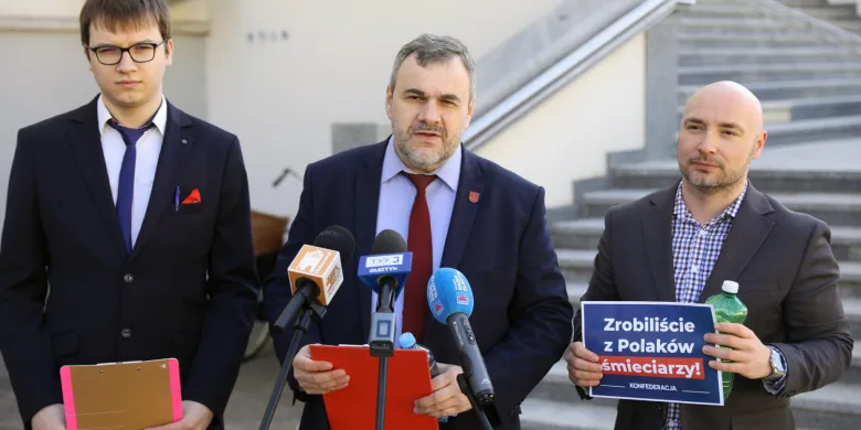 "Polacy zostali zmuszeni do życia jak śmieciarze". Konfederacja krytycznie o systemie kaucyjnym