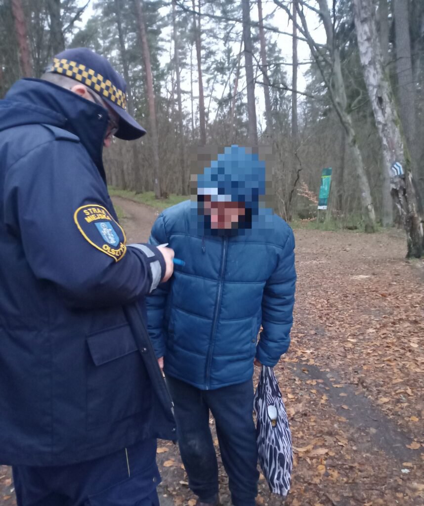 Nie wiedział, jak znalazł się w lesie. Strażnicy miejscy pomogli starszemu mężczyźnie wrócić do domu