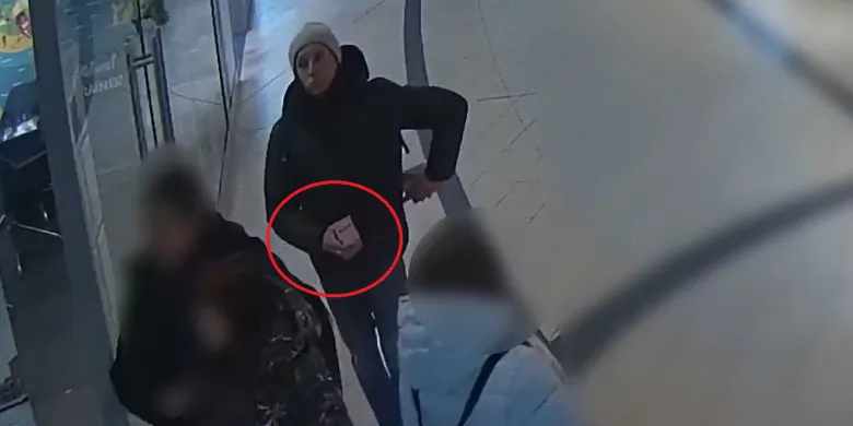 Olsztyn. Chciał pachnieć, nie chciał płacić. Teraz szuka go policja [WIDEO]