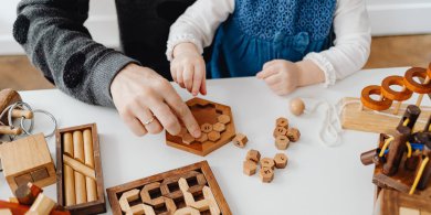 Artykuł: Jak łączyć łamigłówki dla dzieci z nauką matematyki i języka w codziennej zabawie?