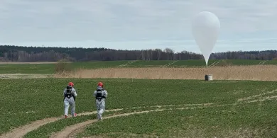 Tajemnicze balony na Warmii i Mazurach. Policja bada, kto odpowiada za nocny zrzut