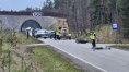 Tragiczny wypadek przy S51. Nie żyje kierowca skutera. Droga jest całkowicie zablokowana