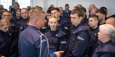 59 nowych policjantów już po ślubowaniu. Nabór wciąż trwa