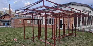 MOK tworzy „Przystanek Kultury”. Wiemy, gdzie stanęła retro wiata i jak przebiega jej renowacja