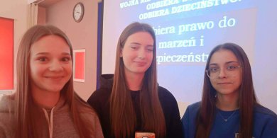 Artykuł: „RESET: dzieciństwo anulowane”. Uczennice z Bartoszyc skłaniają do refleksji nad losem rówieśników
