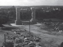 Najbardziej kontrowersyjny plac w Olsztynie. Czy Xawery Dunikowski zakpił z ówczesnej władzy?