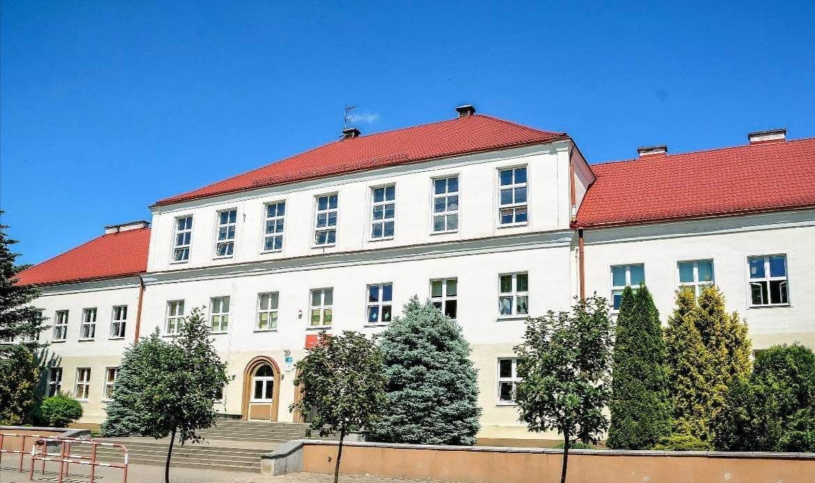 „Każdy uczeń jest ważny”. SP nr 7 w Olsztynie dołącza do „Niebieskich Igrzysk”, wspierając osoby w spektrum autyzmu