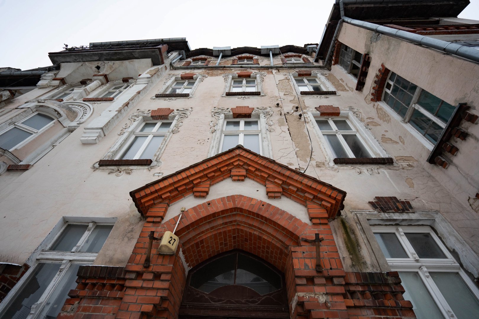 Wielka obniżka ceny za kamienicę w centrum Olsztyna. Czy miasto zarobi na pustostanie?