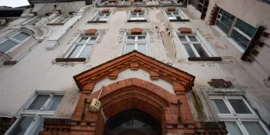 Wielka obniżka ceny za kamienicę w centrum Olsztyna. Czy miasto zarobi na pustostanie?