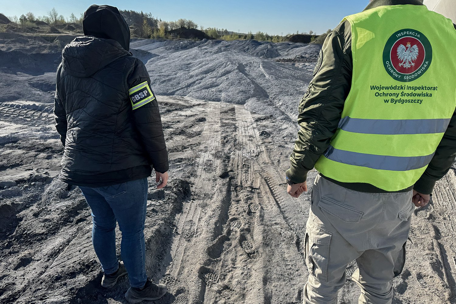 Zamiast do utylizacji odpady trafiały do środowiska. Rozbito mafię śmieciową [ZDJĘCIA, WIDEO]